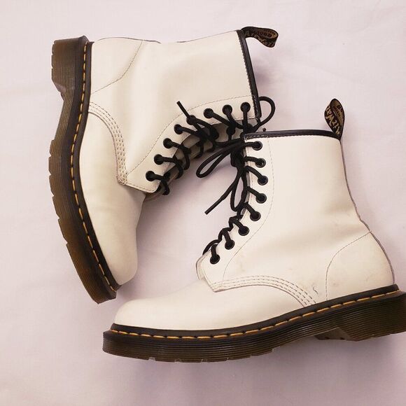 Dr Martens Size 7 Airwalk Original Smooth Leather White Combat Lace Up Boots - Picture 1 of 16